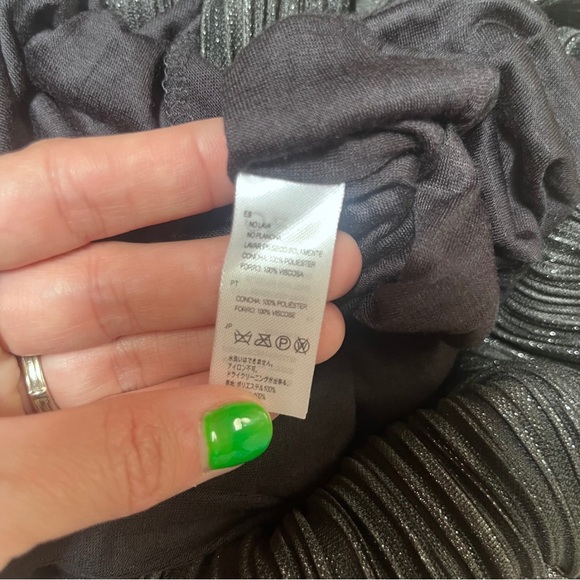 Shine Bright Black and Silver Long Sleeve Bodycon Dress
Amuse Society Small - Picture 13 of 14